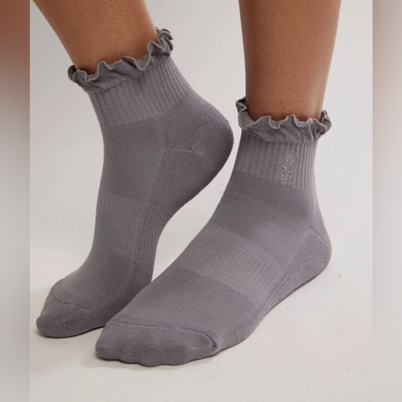 FP Movement Classic Ruffle Socks Steel Gray NWT - Picture 1 of 5